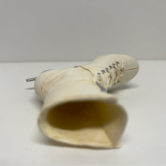 🔺$23🔺FIGURE 8 - JUST THE RIGHT SHOE by Raine - 4” miniature - Picture 6 of 8